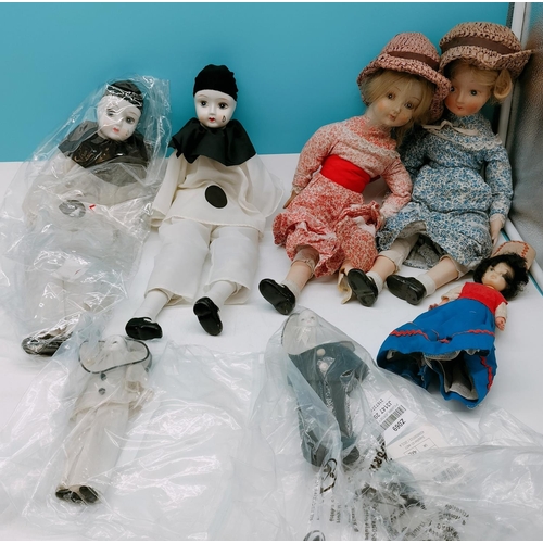 539 - Collection of Dolls to include Pierrot, etc. 2 A/F to Foot.