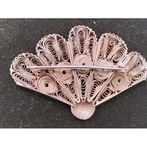 205A - Silver Filigree Fan Brooch.