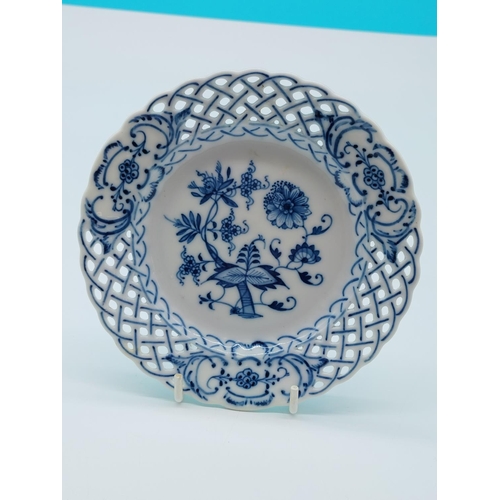 21 - Meissen Onion Pattern Lattice Rim 15cm Plate.