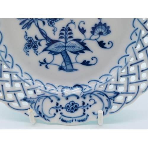 21 - Meissen Onion Pattern Lattice Rim 15cm Plate.