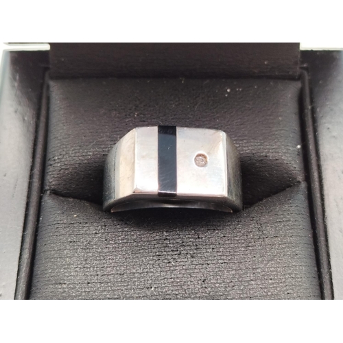 25 - Silver 925 Hot Diamonds Gent's Signet Ring. Size S. 12 Grams.