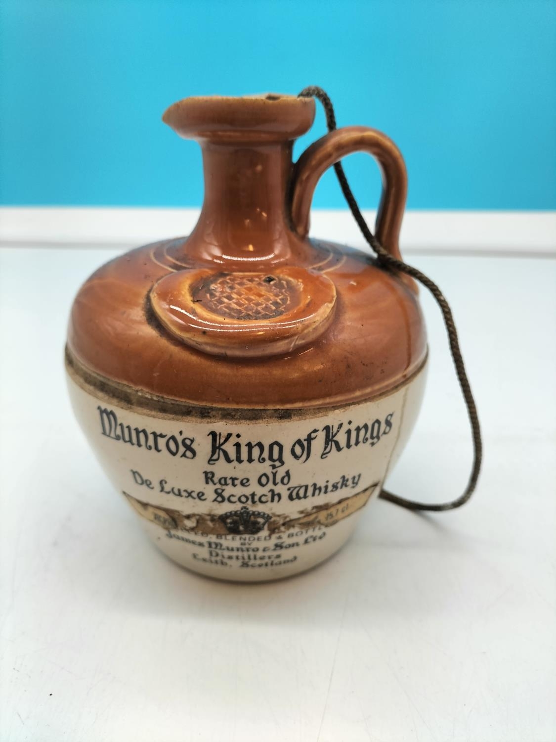 Full and Sealed Early 'Munro's King of Kings' Rare Old De Luxe