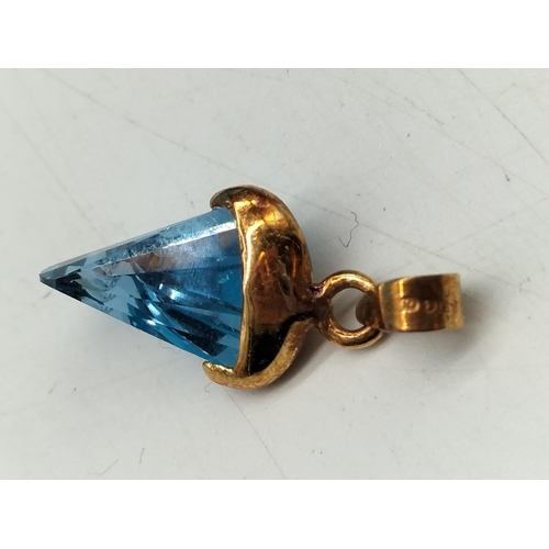 241 - 18ct Gold Pendant With Blue Stone