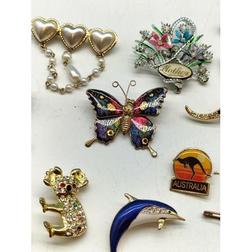 327 - Collection of Brooches & Pins