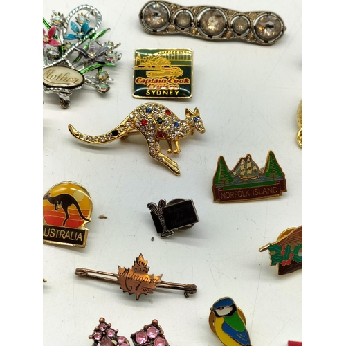 327 - Collection of Brooches & Pins