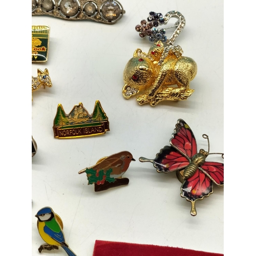 327 - Collection of Brooches & Pins