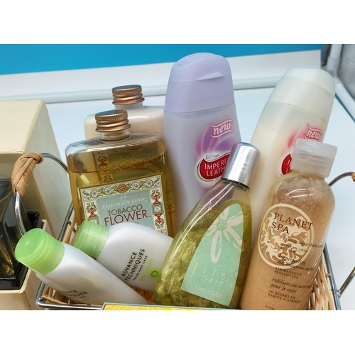 386 - Collection of Ladies Toiletries to Incl. Pecksniff's, Fitzherbert & Prince, SBC Hydra Collagen, etc.