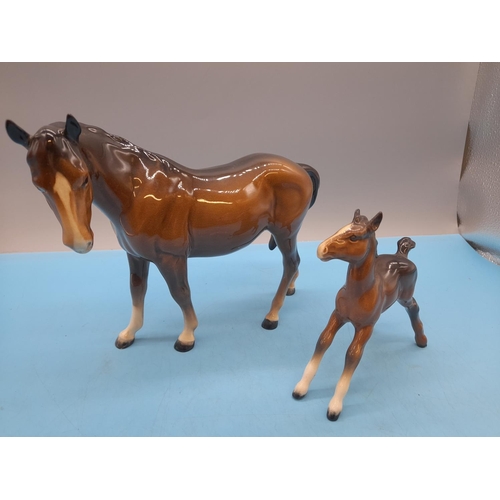 388 - Beswick Swish Tail Horse & Stretching Foal. 20cm (l) x 18cm (h)