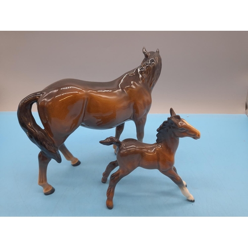 388 - Beswick Swish Tail Horse & Stretching Foal. 20cm (l) x 18cm (h)