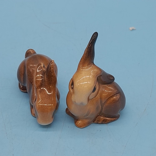 397 - Rare Beswick Rabbit Family. Model 824 Tallest 8cm (h)