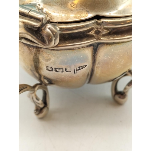 12 - Silver Sheffield Hallmarked Walker & Hall Mustard Pot With Liner. Weight of Silver 91g