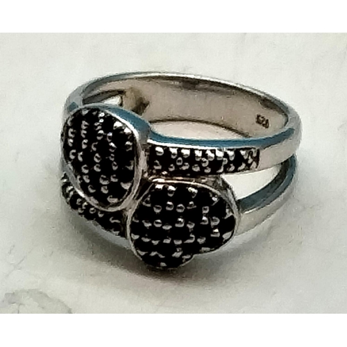 354 - 925 Silver ring, Black stone set, Size N