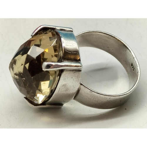 94 - 925 silver ring set with large citrine stone, size R, 8grms