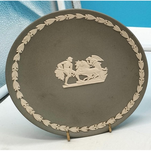 270 - Wedgwood Jasperware Grey plates, Plus White and Blue oval plaque. Largest Being 25x19cm