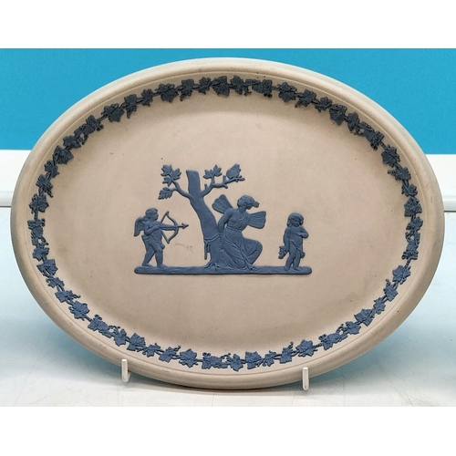 270 - Wedgwood Jasperware Grey plates, Plus White and Blue oval plaque. Largest Being 25x19cm