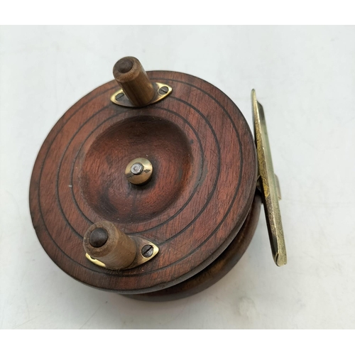 284 - Vintage Wood Fly Reel with brass fittings D9cm