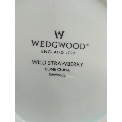302 - Wedgwood 'Wild Strawberry' Cups (6) plus Mugs (2).