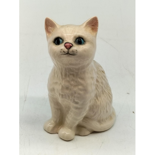 305 - Royal Doulton 10cm Figure of a White Cat.