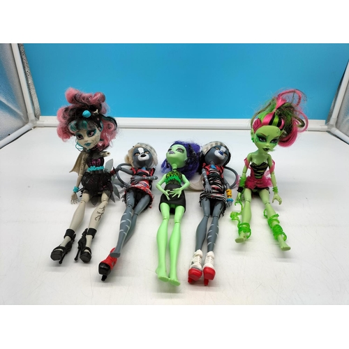295 - Monster High Dolls (5). Tallest 29cm. 1 A/F Arm Missing.