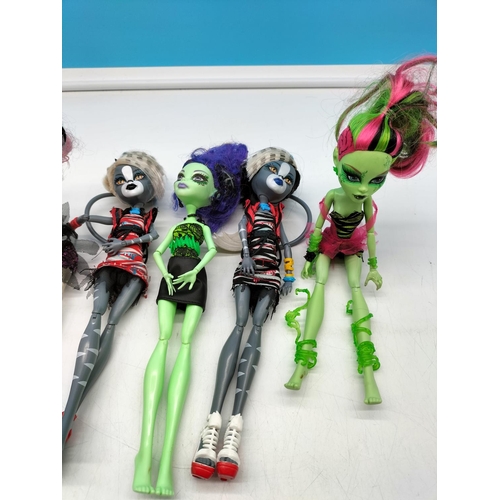 295 - Monster High Dolls (5). Tallest 29cm. 1 A/F Arm Missing.