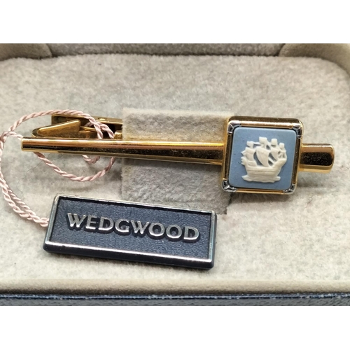 99 - Boxed Wedgwood  'Galleon' Jasper Tie Clip.