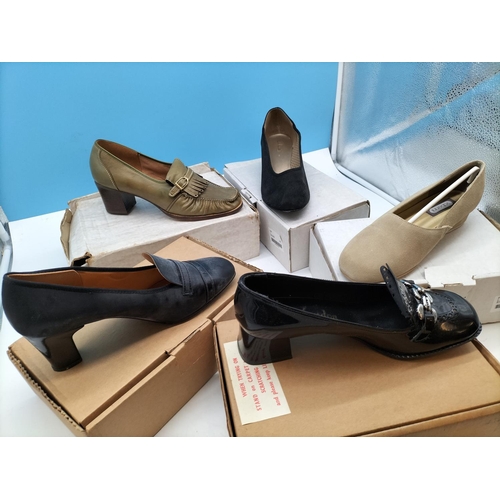 269 - 5 Pairs of Ladies Shoes in Boxes. Size 8.