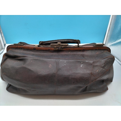 431 - Gladstone Doctor's Bag. 17cm high, 45cm x 25cm.