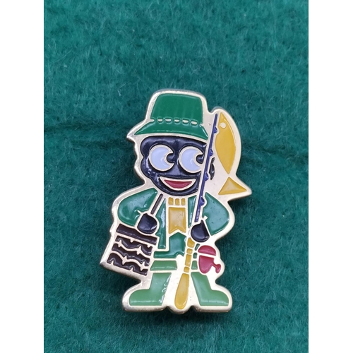 45 - 1980's James Robertson Official 'Fisherman' Golly Badge.