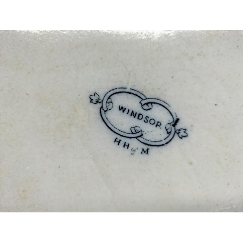 460 - Holdcroft Hill & Mellor (1860-1870) 'Windsor' Pattern Extra Large Meat Plate with Grease Catcher. 40... 