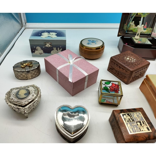 466 - Quantity of Mixed Jewellery and Trinket Boxes to include Musical.