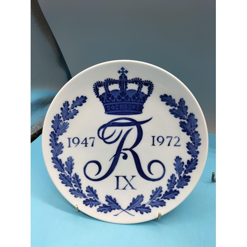 499 - Collection of Ceramic Plates to include Susie Cooper, Royal Doulton, Royal Copenhagen, Mason's Irons... 