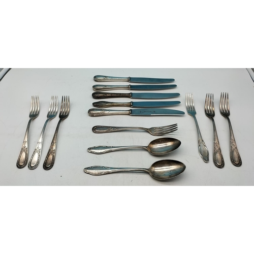 18 - Continental 900 Silver Forks and Spoons weighing 566 Grams plus 5 x Continental 900 Silver Handled K... 