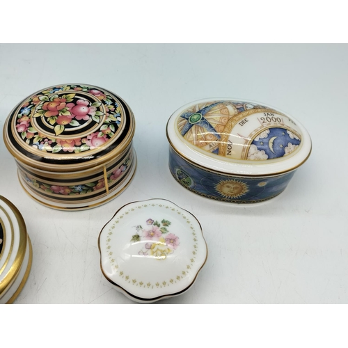 58 - Royal Doulton and Wedgwood Trinkets (7). Largest 6cm high, 8cm diameter.