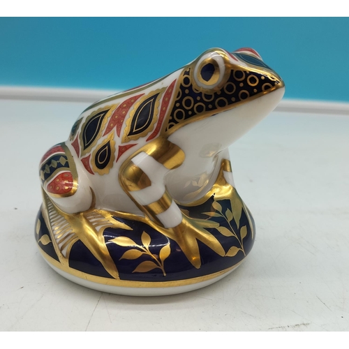 13 - Royal Crown Derby Frog Paperweight. Silver Stopper 9cm Diameter x 8cm (h) Second quality