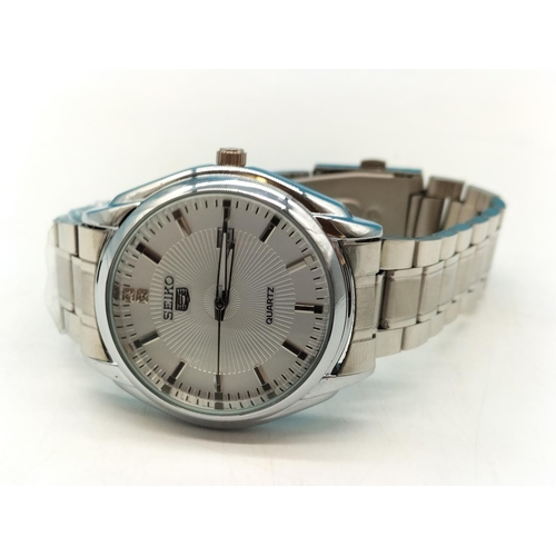 17 - Seiko Quartz Gent's Watch. Model 8278G.