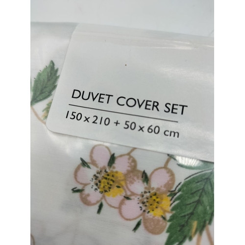 568 - Wedgwood 'Wild Strawberry Double and King Size Duvet Cover Sets.