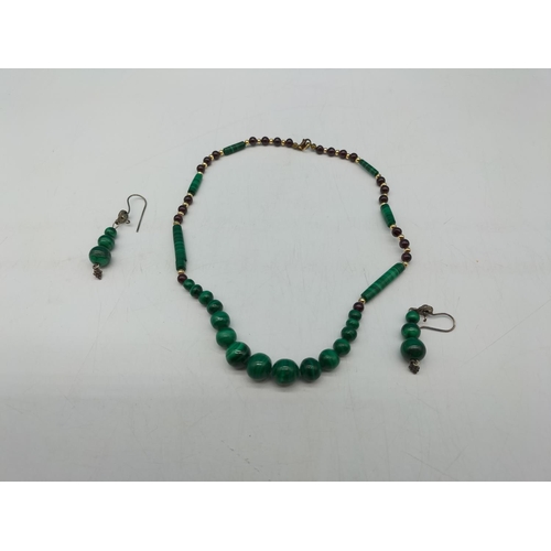 570 - Malachite Necklace and Earrings.