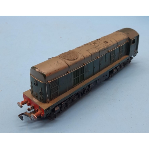 103 - Hornby Dublo 3 Rail Diesel Loco L30 Bo Bo D8000.