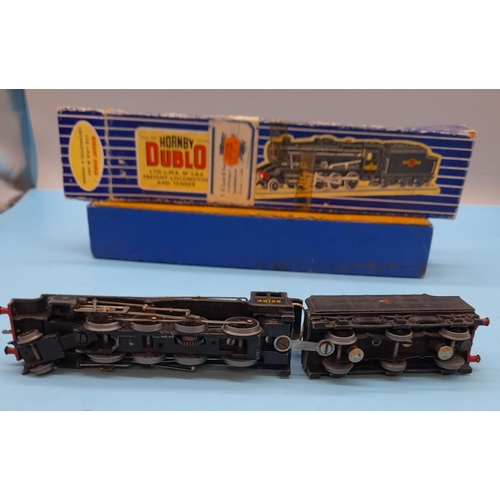 109 - Boxed Hornby Dublo 48158   2-8-0  Freight Loco and Tender