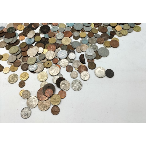 534 - Quantity of Mixed World Coins plus USA Dollar.