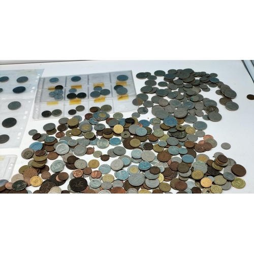 534 - Quantity of Mixed World Coins plus USA Dollar.