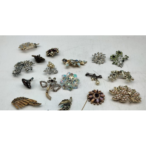 535 - Collection of Brooches plus 1 Ring. Some A/F missing Stones.