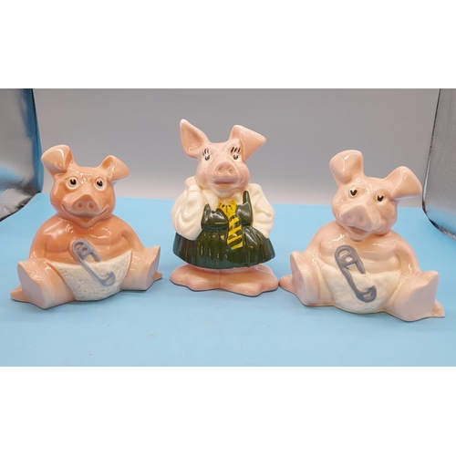 571 - Wade 'Nat West' Pigs (3). Tallest being 15cm.