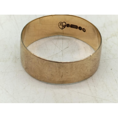 19 - 375 Hallmarked Gold Band Ring. Size T. 2.3 Grams.