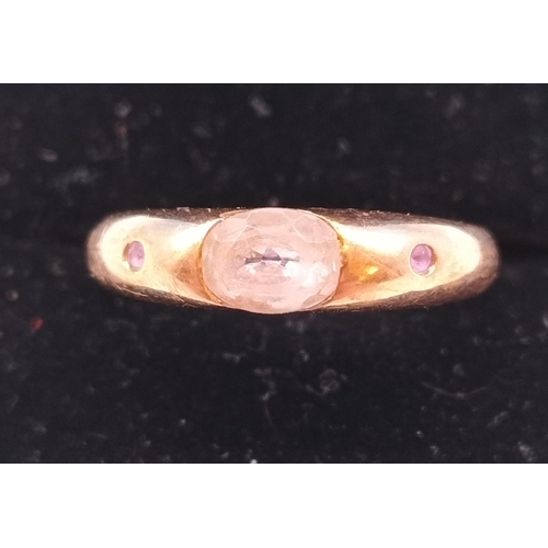 6 - 9K Hallmarked Gold Ring with Clear Stone to Centre Flanked by Amethyst Chips. 2.6 Grams. Size O.