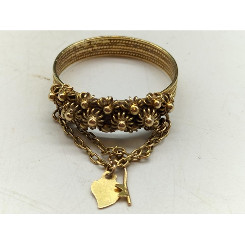 66 - 15ct Gold Key and Heart Chain Ring. 3.4 grams. Size R+