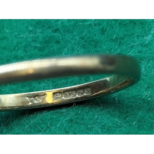 72 - 375 9ct Gold Clear Stone Ring. Size Small T Overall Weight 4.4g