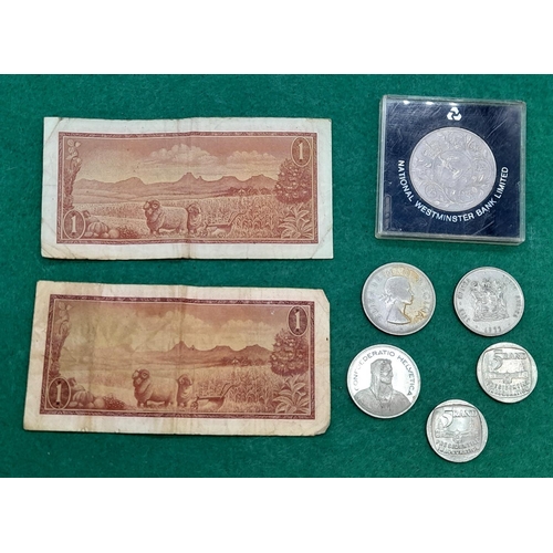 10 - 2 x South African Notes Plus Mixed Coinage To Include Cased 1977 Queen Elizabeth Coin