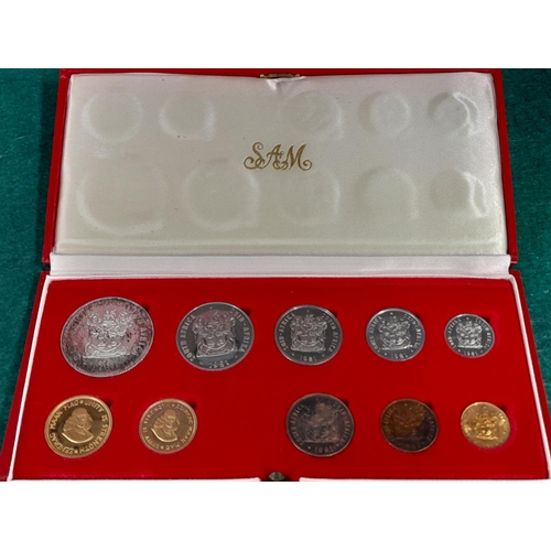 2 - 1981 Collection of Ten Cased South African Coins to Incl. Two 22kt Gold 2 & 1 Rand Coins, Five 80% S... 