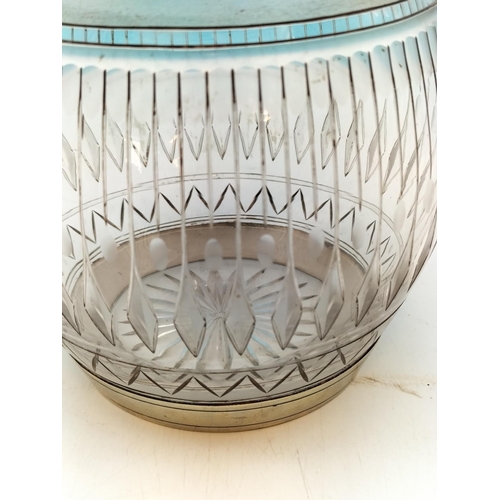 548 - 1930's Etched Glass Ice Bucket. 15cm high, 12cm diameter.